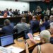Oposição critica PEC do fim da escala 6×1 durante votação na Comissão
