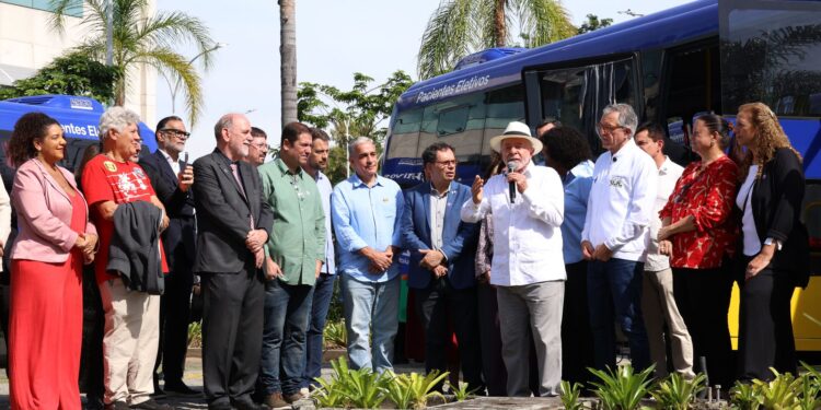 Lula pede que governador do RJ trabalhe para prender milicianos