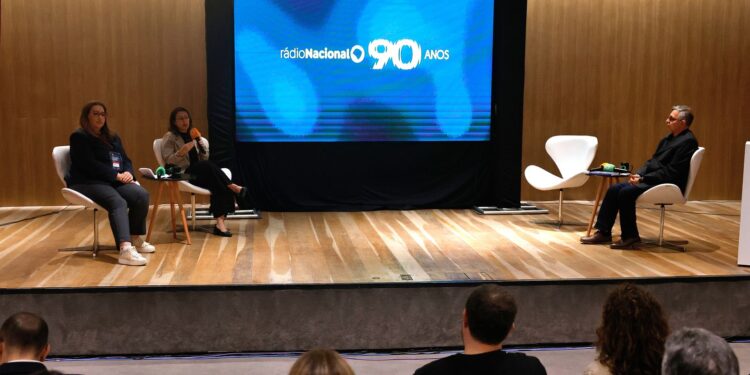 Seminário que debate rumos do rádio chega ao 3º dia no Rio de Janeiro