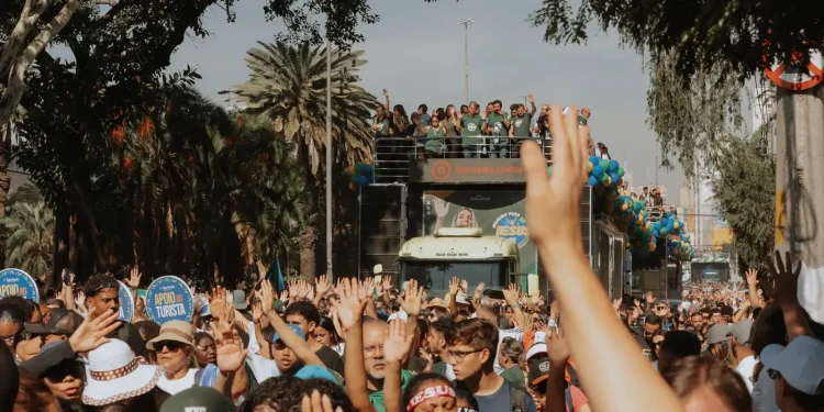 Marcha para Jesus reúne público evangélico no centro de São Paulo