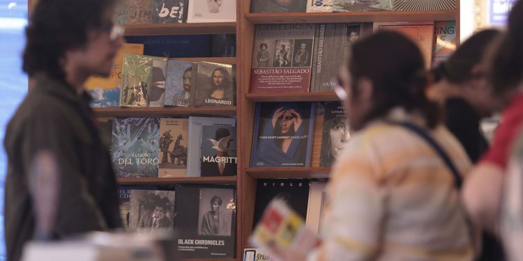 Feira do Livro de SP reúne de autores consagrados aos independentes
