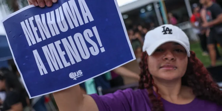 Voz do Brasil divulgará rede de apoio a mulheres vítimas de violência